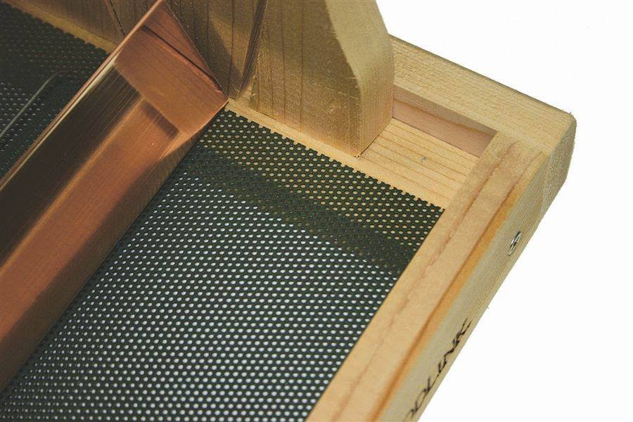 Cedar Feeder with Suet Cages V944